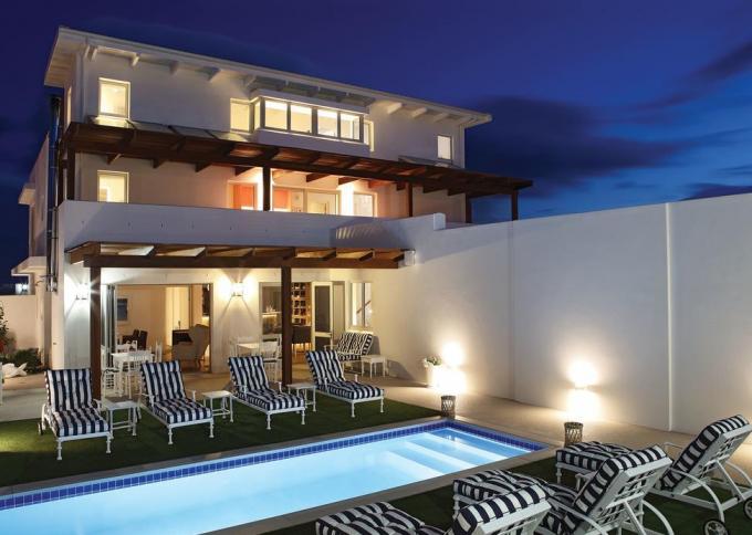 One Marine Drive Boutique Hotel 