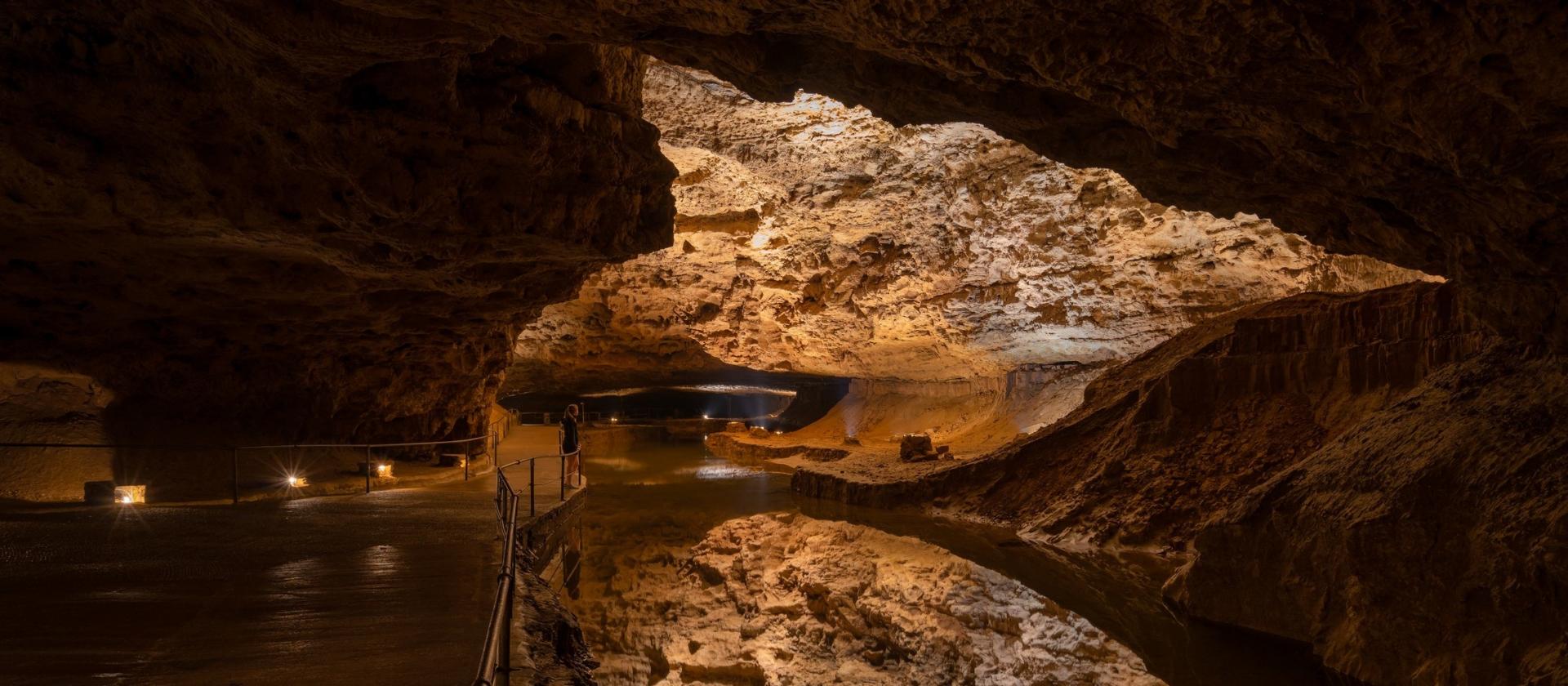 Meramec Caverns