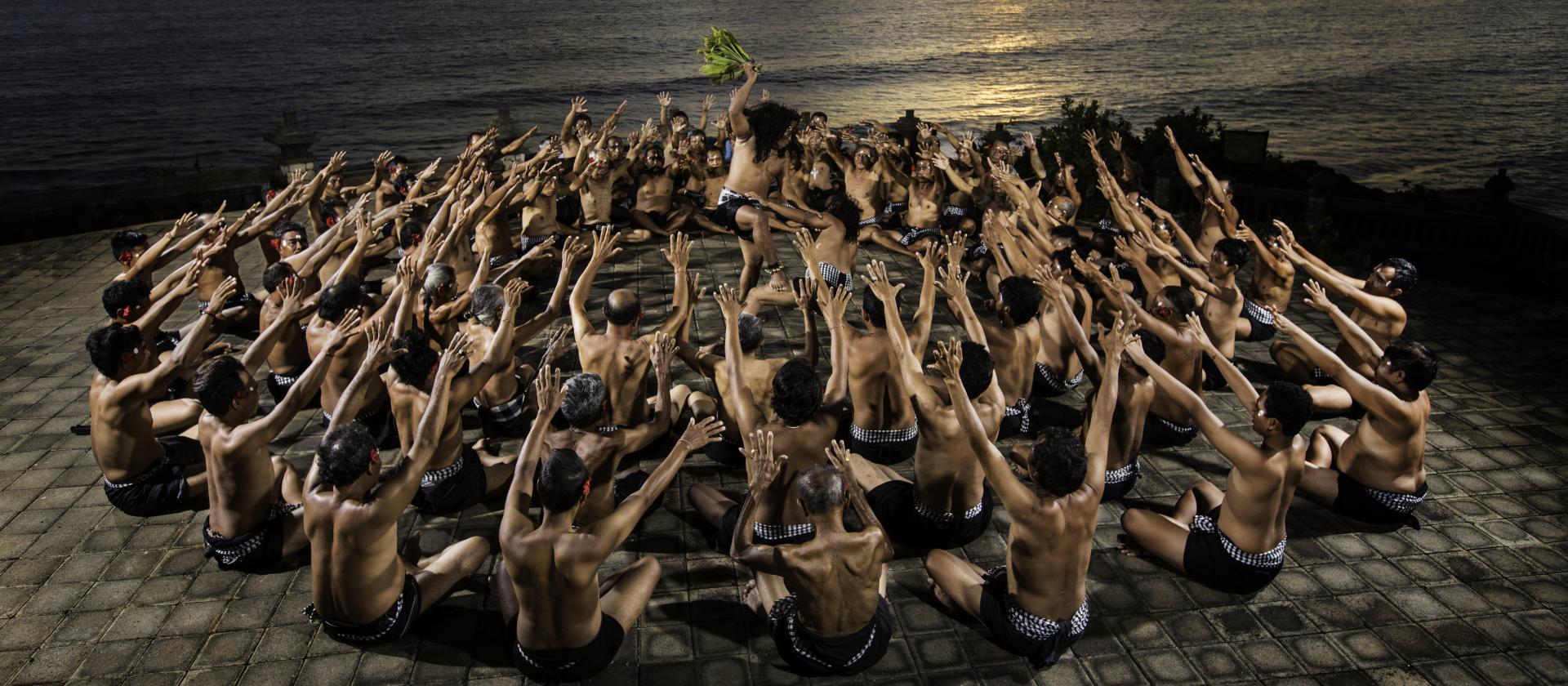 Pokaz tańca Kecak przy świątyni Uluwatu i romantyczna kolacja na plaży