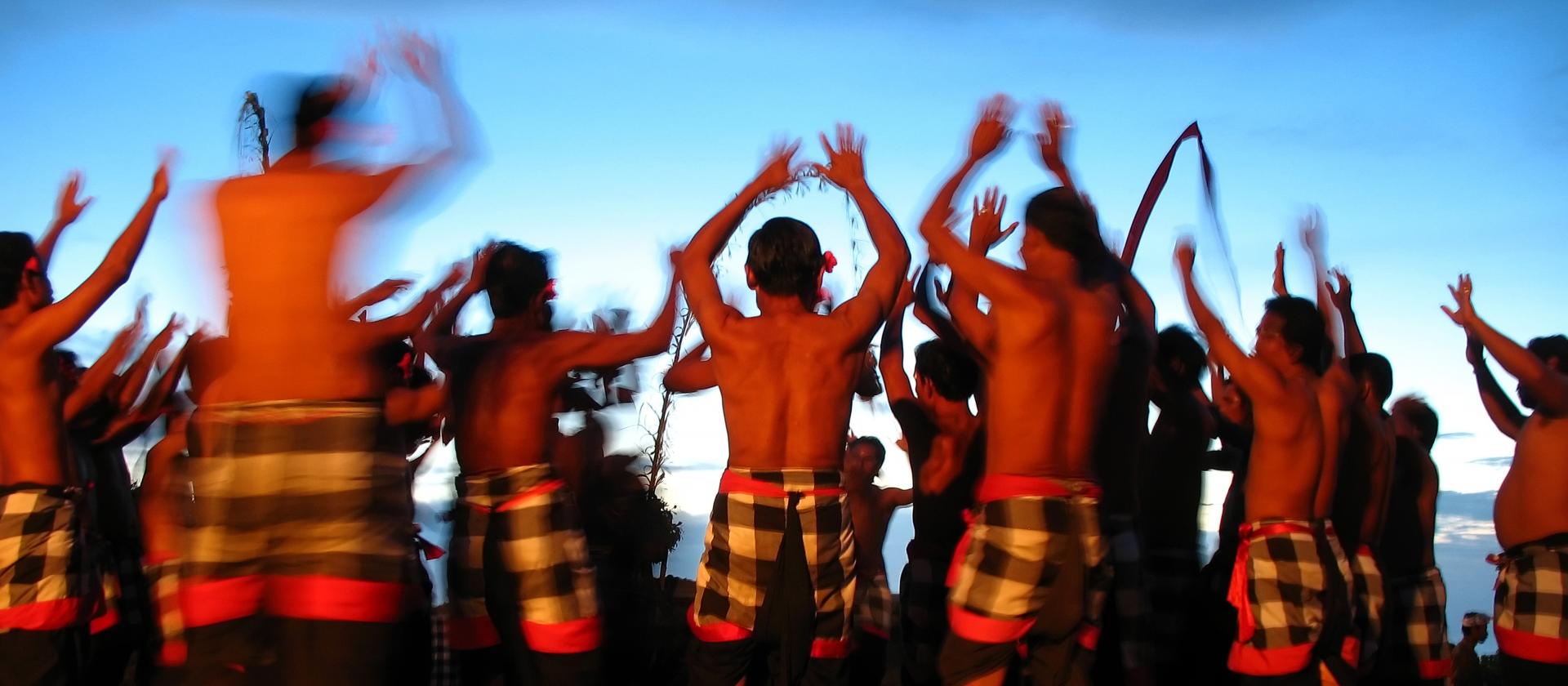 Pokaz tańca Kecak przy świątyni Uluwatu i romantyczna kolacja na plaży