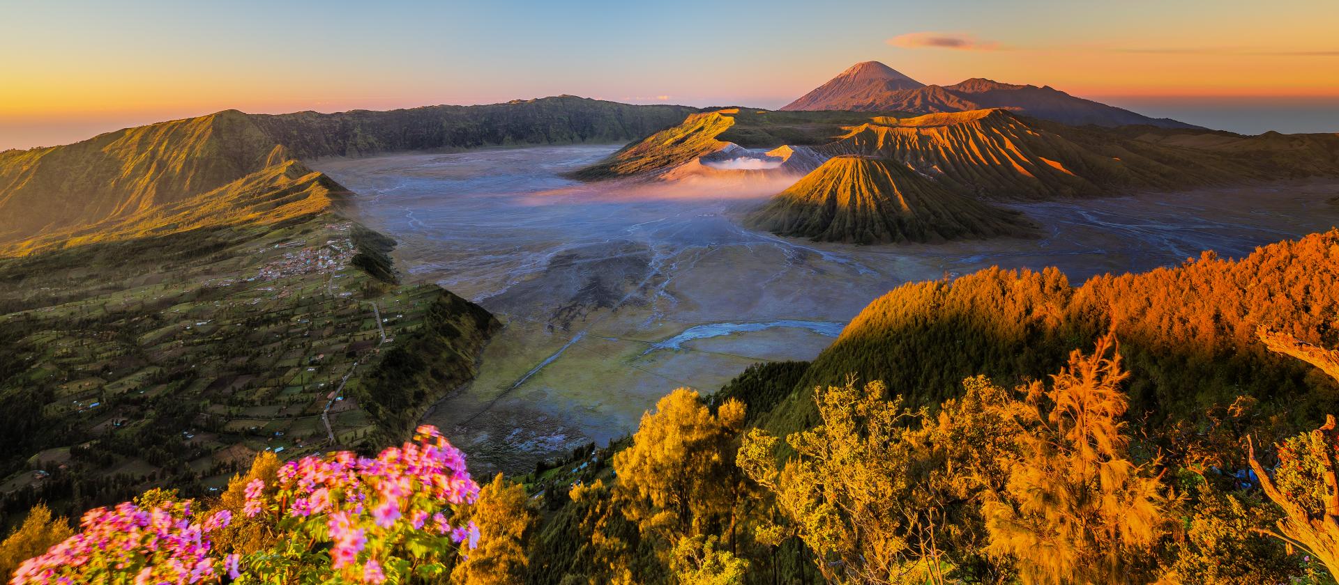 Wschód słońca nad wulkanem Bromo