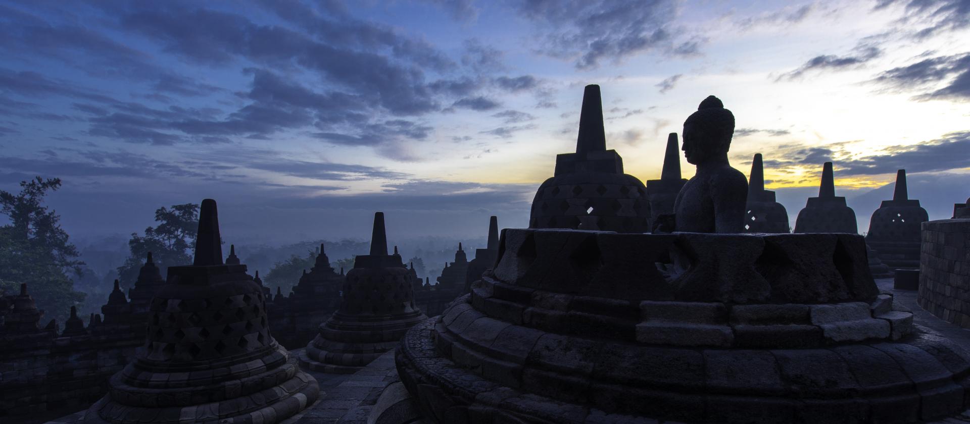 Zwiedzanie centralnej Jawy – wschód słońca nad Borobudur