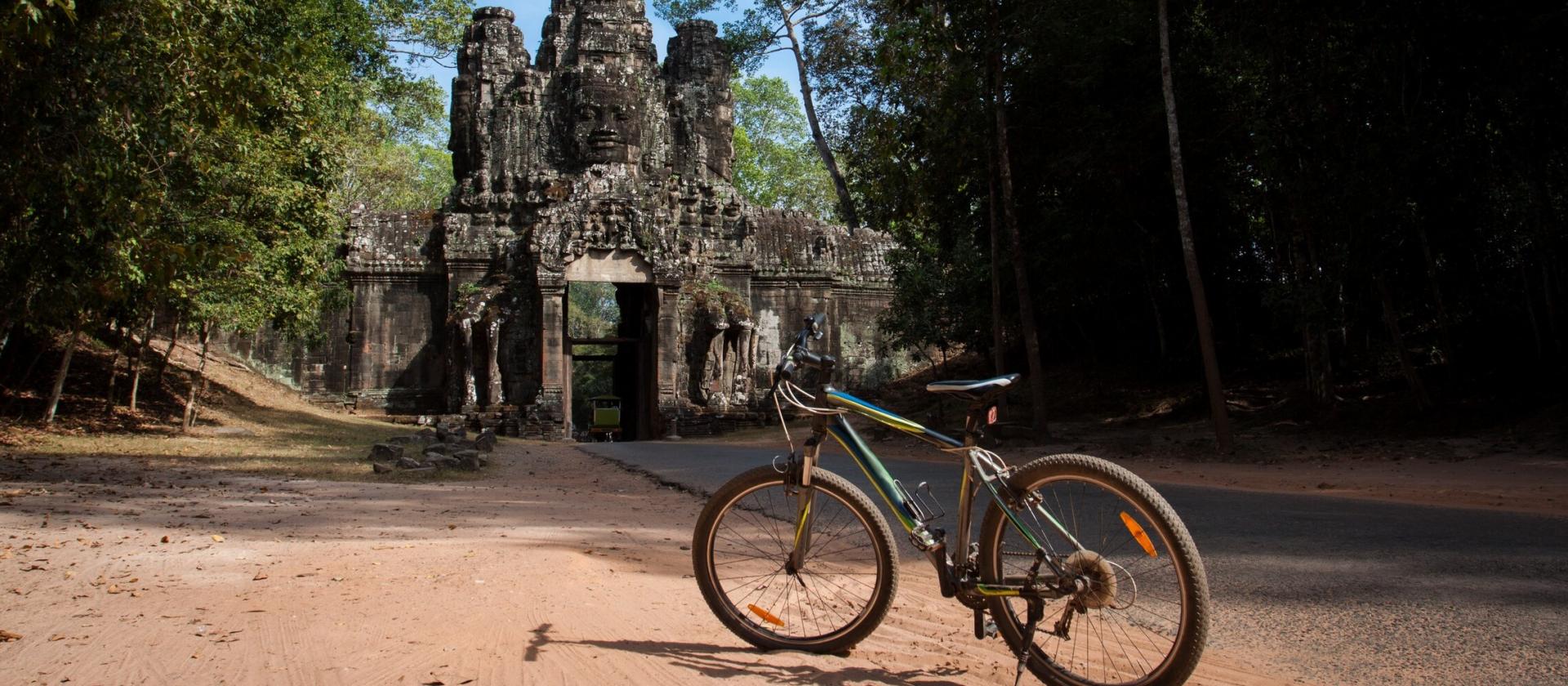 Zwiedzanie świątyń Angkor na rowerze