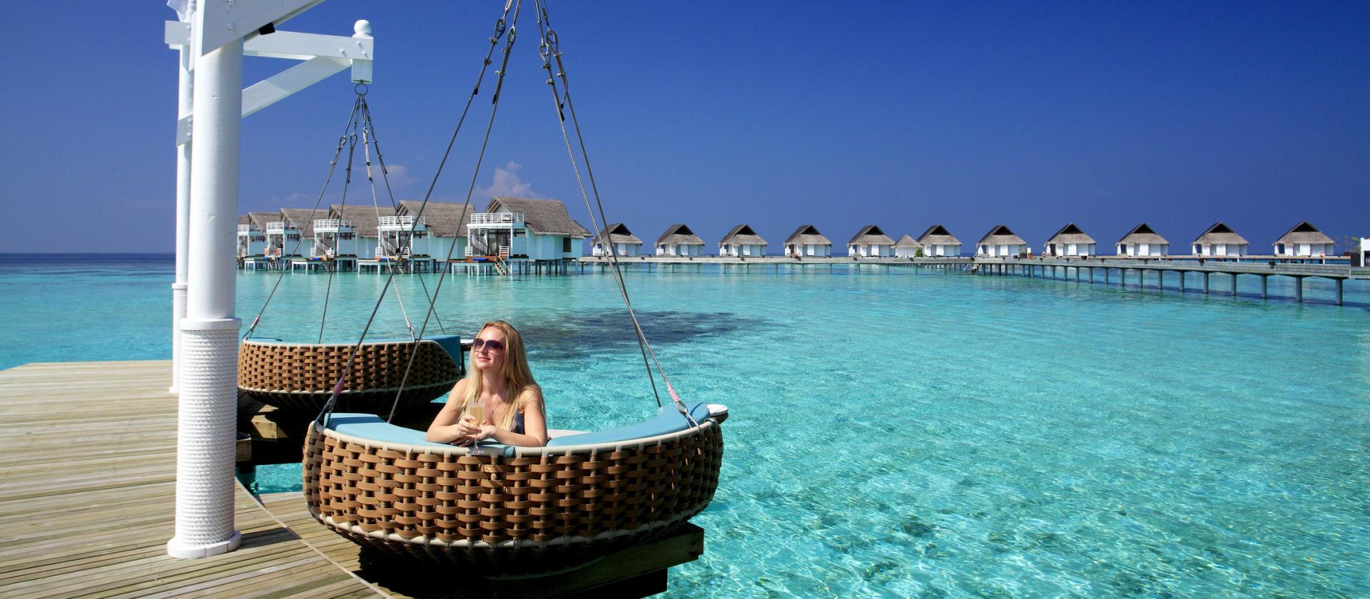 Luksusowe wakacje w hotelu Centara Grand Island na Malediwach