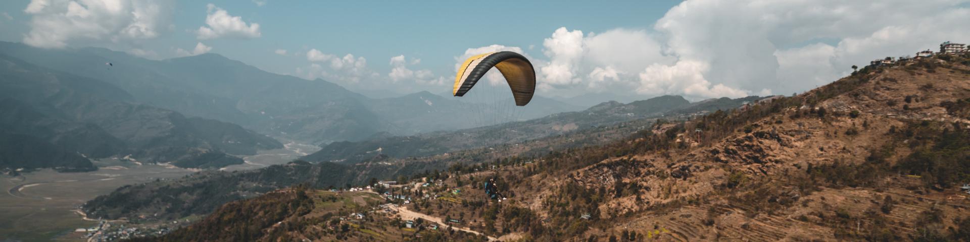 Paragliding nad Pokharą - najlepsze atrakcje Nepalu