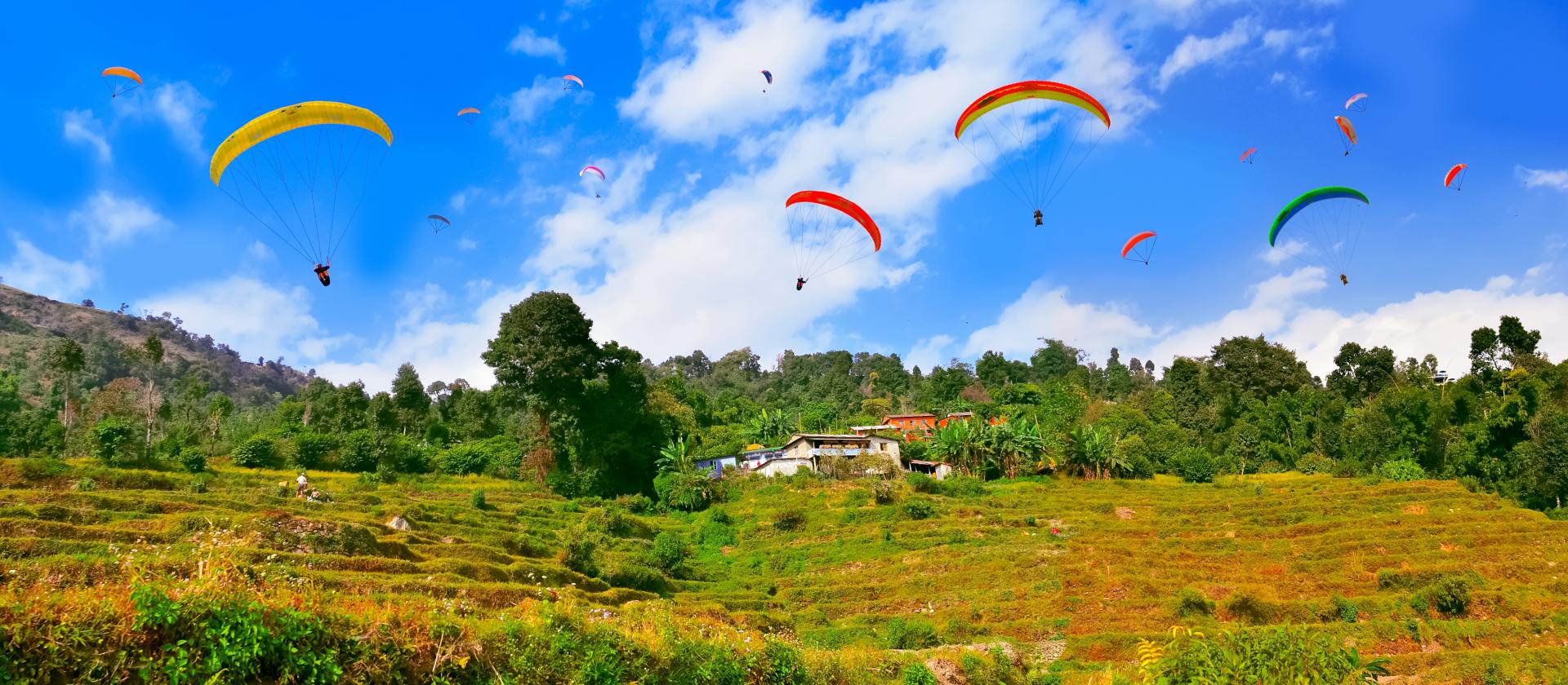 Paragliding nad Pokharą