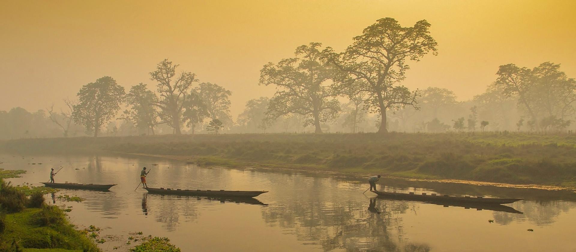 Nepal – kraina świętych ludzi, himalajskich szczytów i dzikich zwierząt