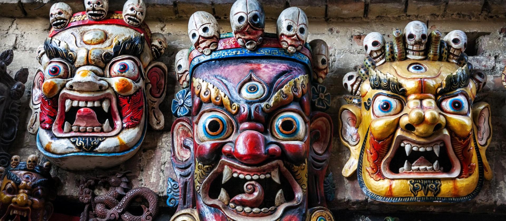 Nepal – kraina świętych ludzi, himalajskich szczytów i dzikich zwierząt