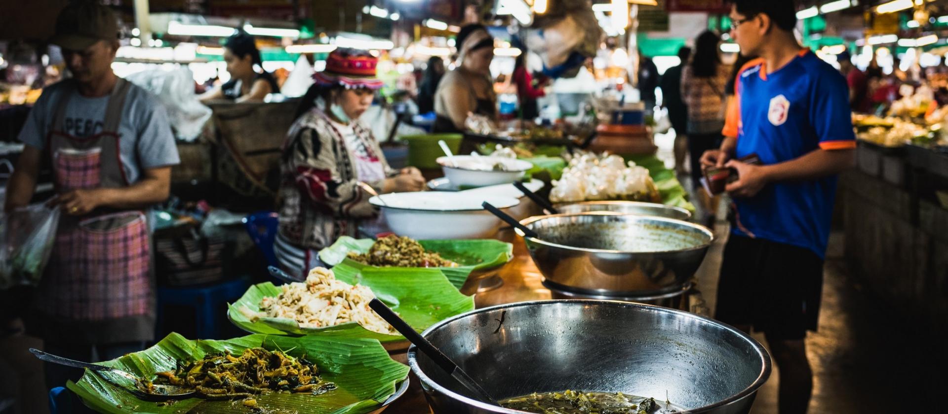Street food w Bangkoku - spróbuj Pad Thai na Khao San Road