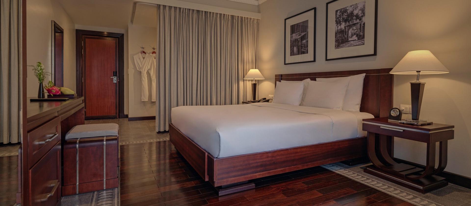Superior Riverview Room