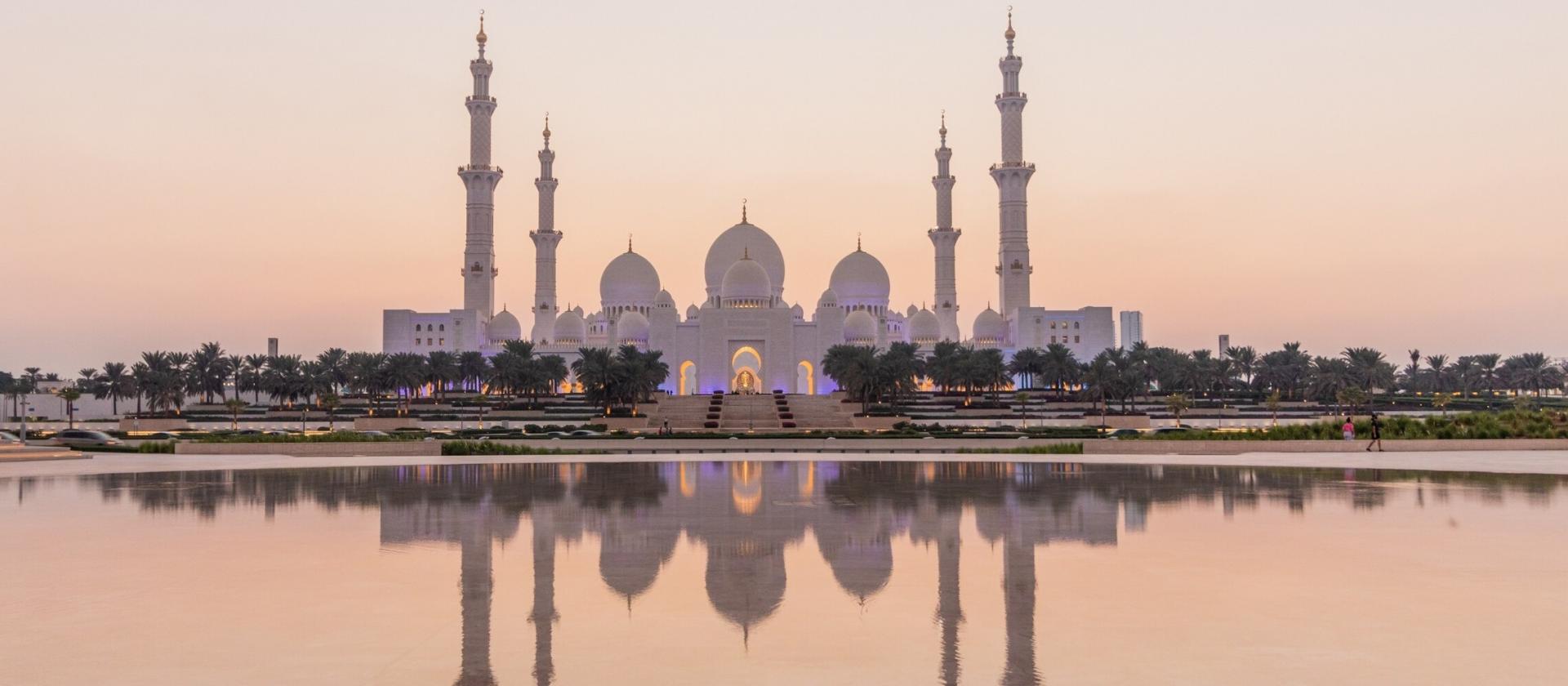 Abu Dhabi i Dubaj – plażowe wakacje z metropolią w tle 