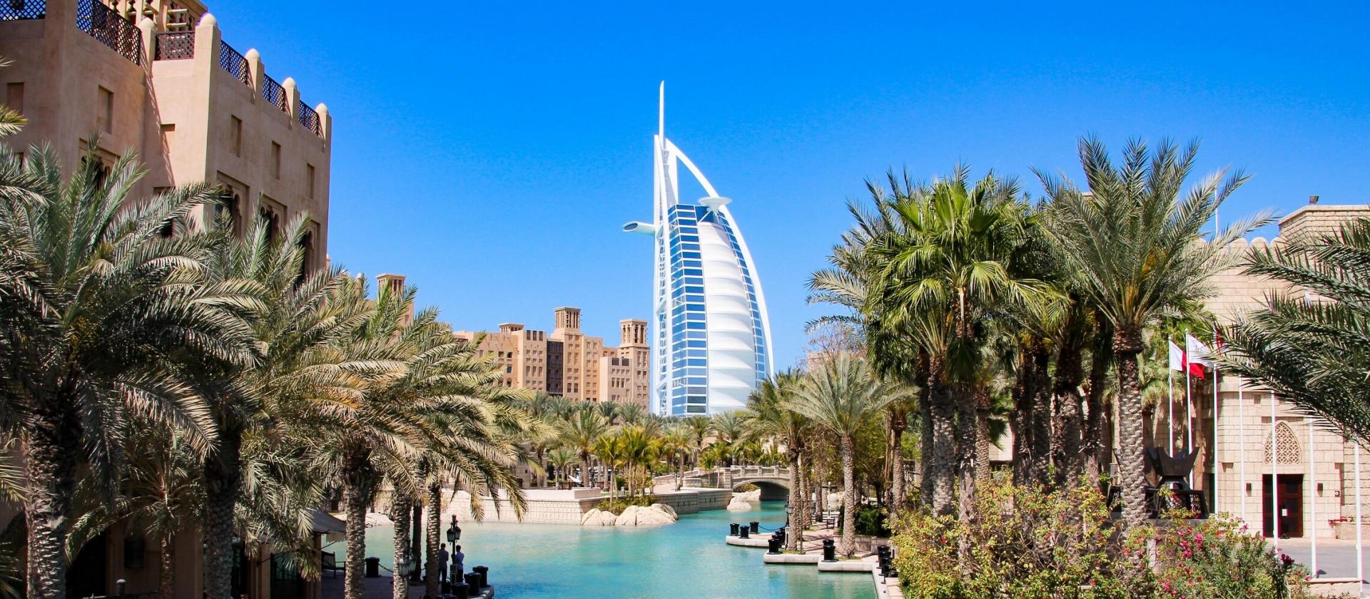 Abu Dhabi i Dubaj – plażowe wakacje z metropolią w tle 