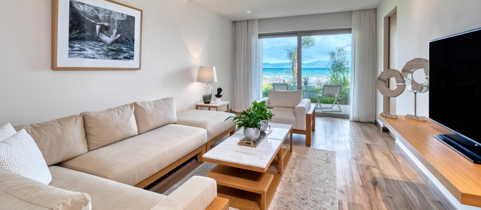 Emerald Suite Beachfront 