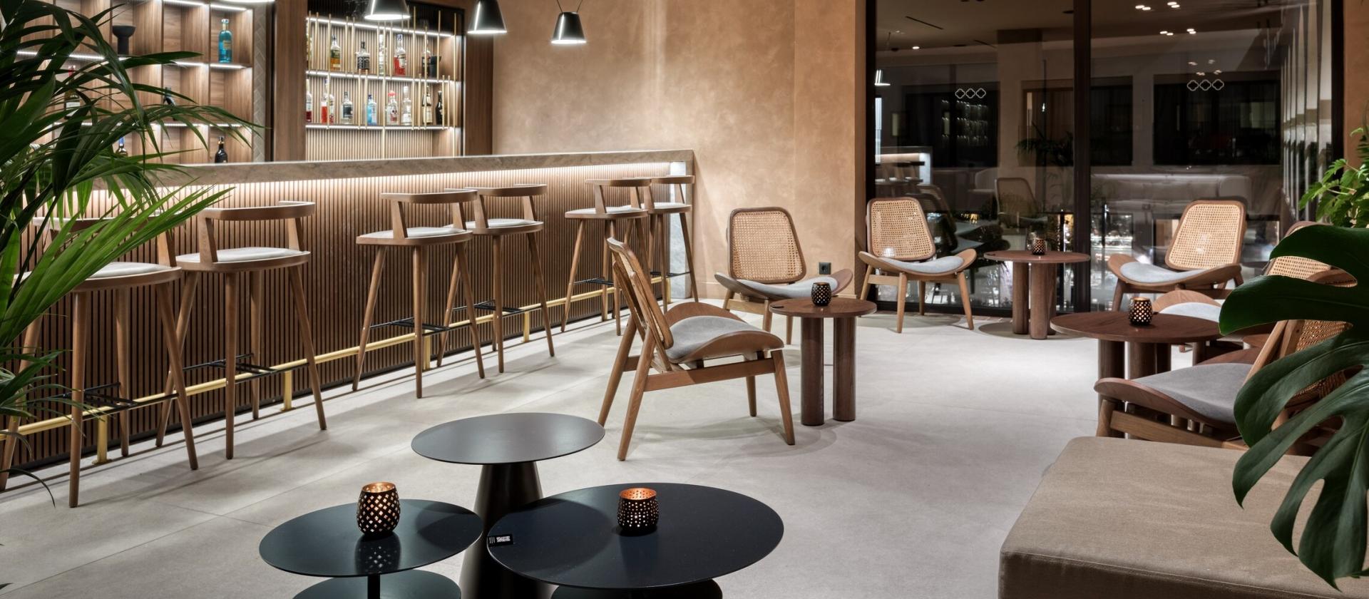 Xenia Lobby Bar 