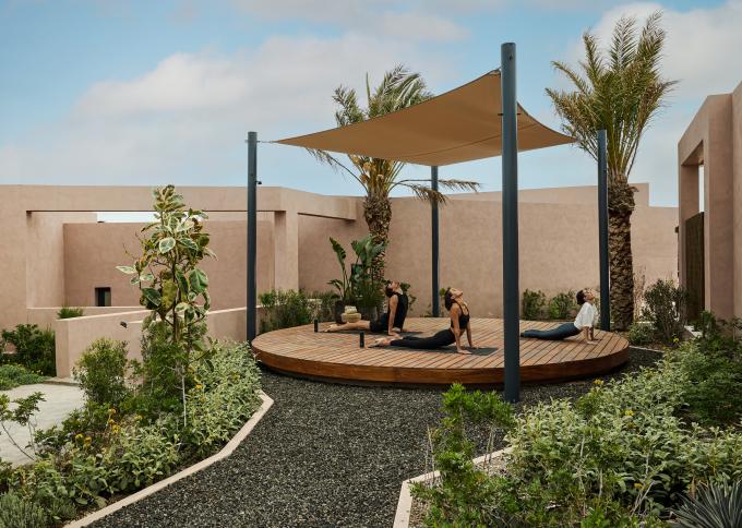 Joga w hotelu Domes Novos Santorini