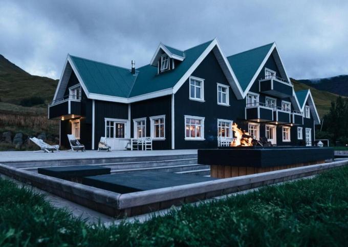 Skalakot Manor
