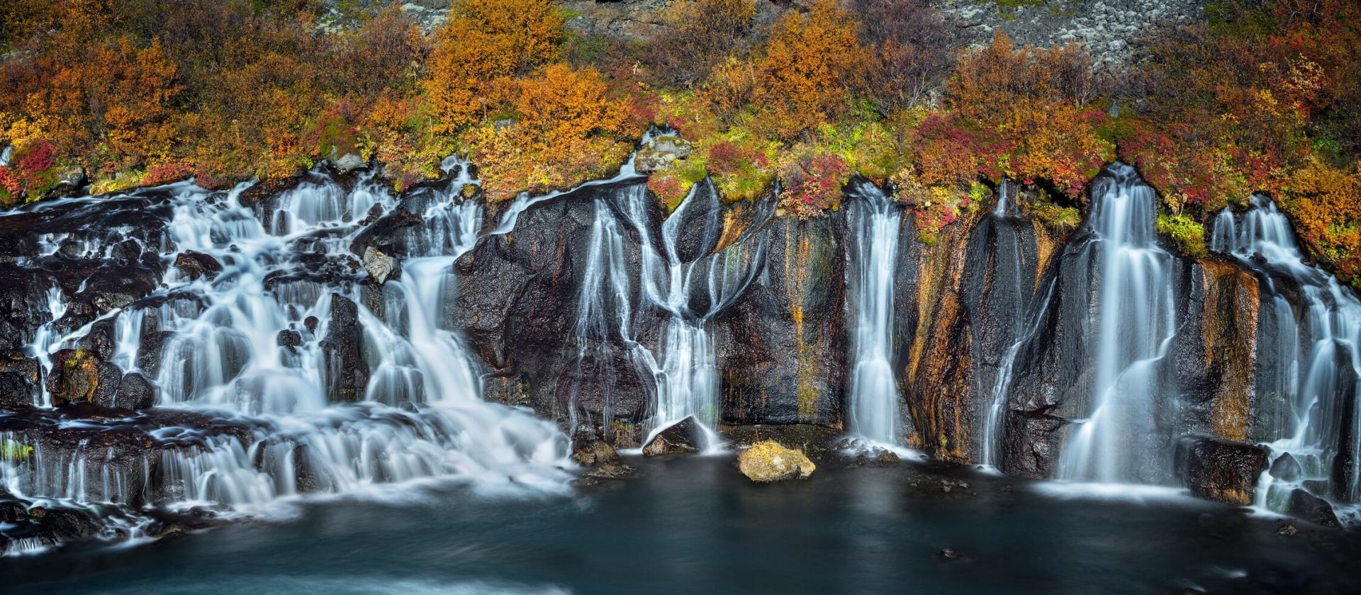Wodospady Hraunfossar 