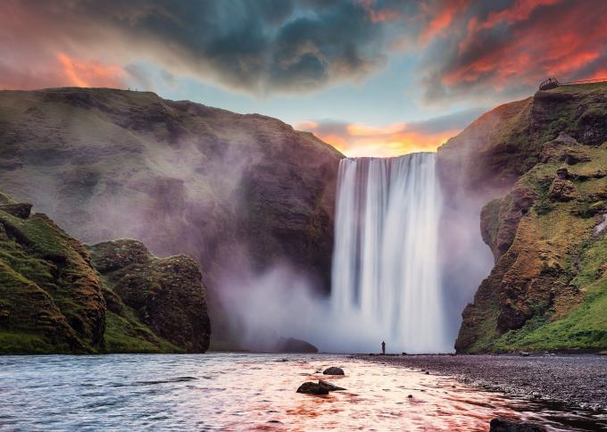 Wspaniały wodospad Skogafoss