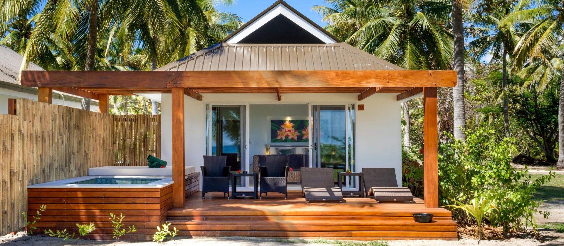 Beachfront Pool Bure