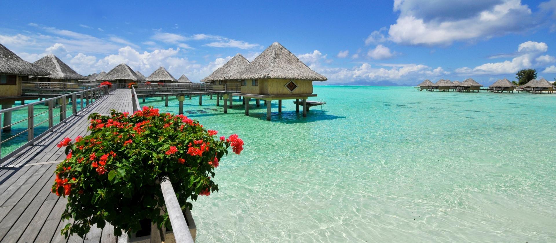 Domki na wodzie w hotelu Intercontinental Le Moana Bora Bora