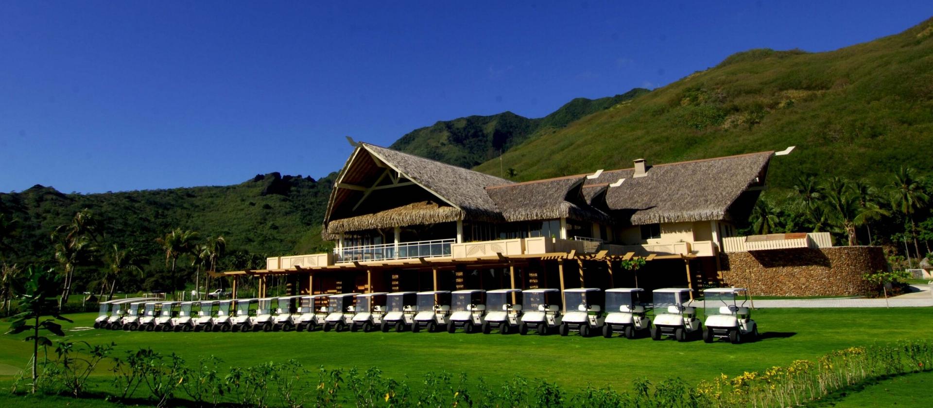 Gra w golfa na wyspie Moorea