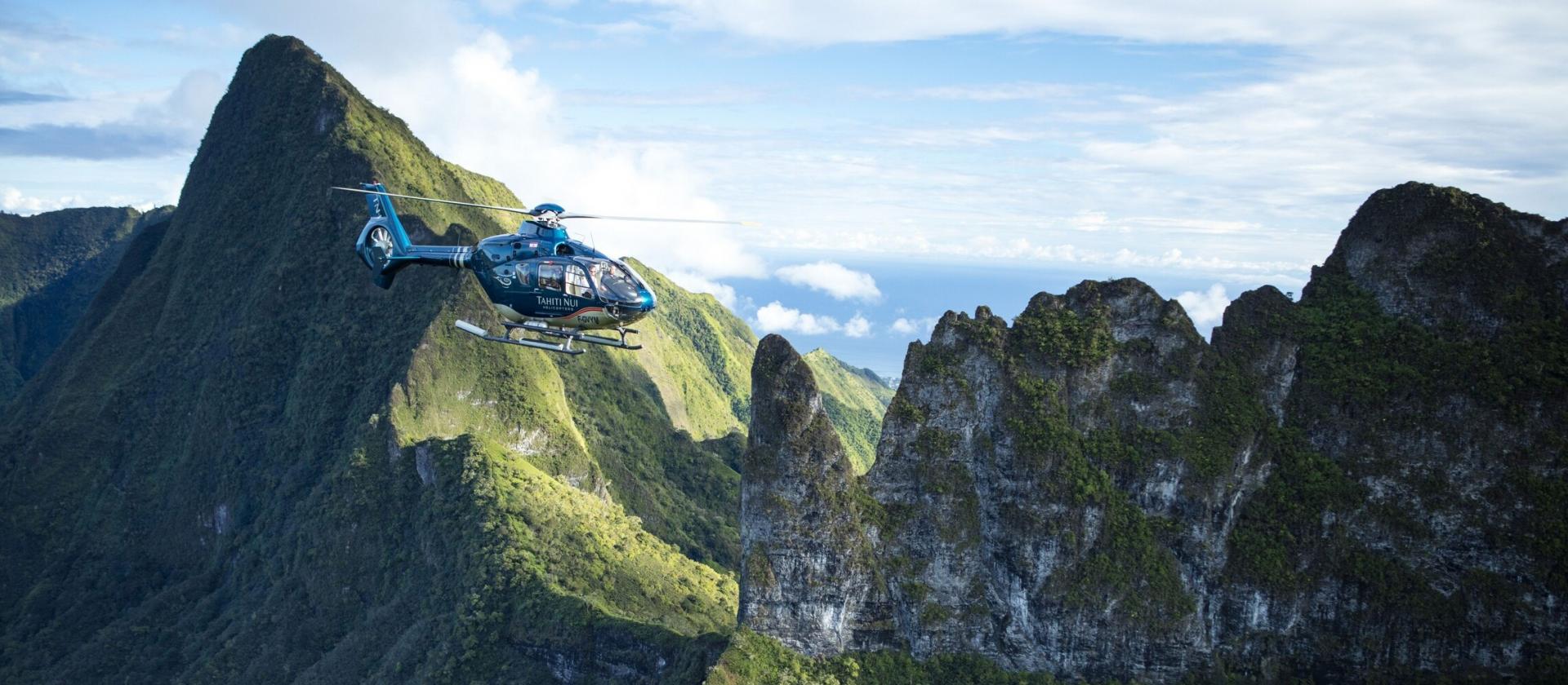 Widokowy lot helikopterem nad wyspą Tahiti