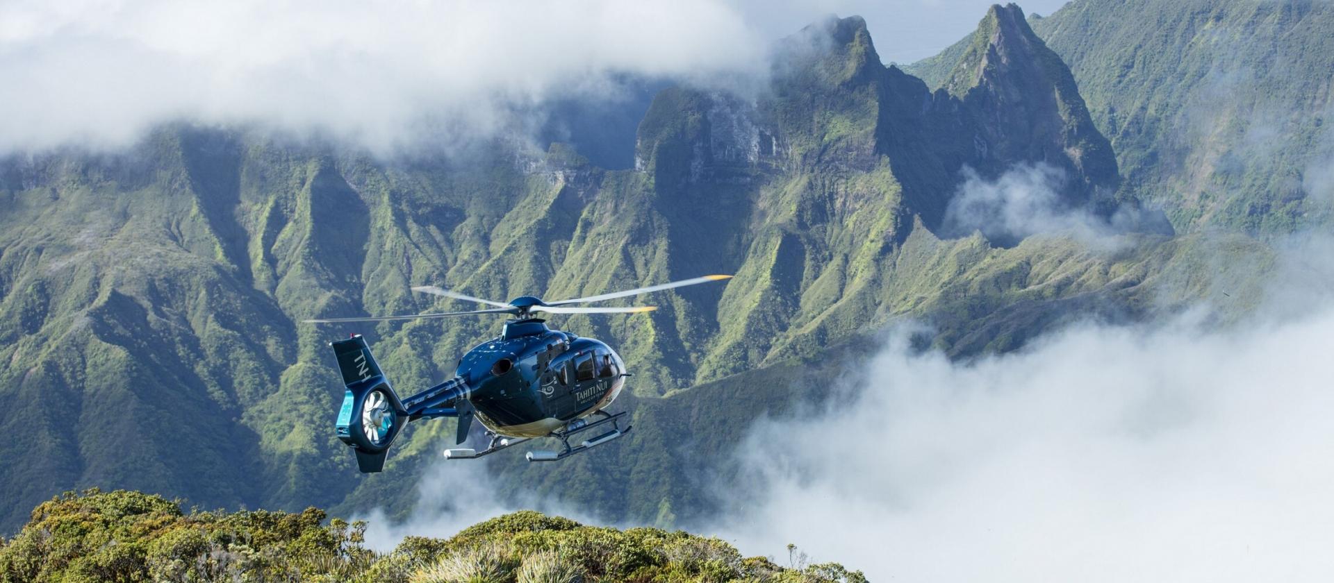 Widokowy lot helikopterem nad wyspą Tahiti