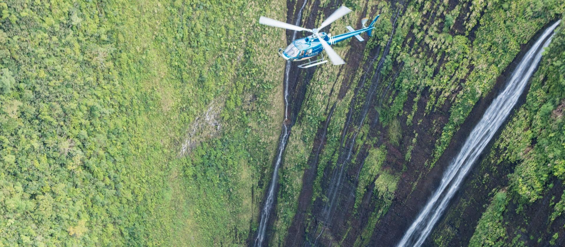 Widokowy lot helikopterem nad wyspą Tahiti
